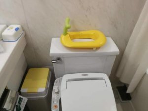 オリエンタルホテル東京ベイのべビーズスイートの部屋の様子