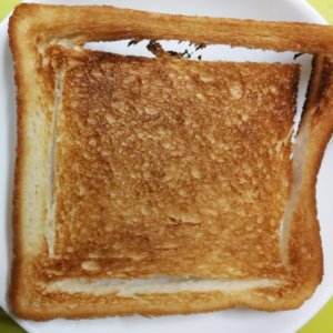 食パンの耳をカリカリに焼く方法